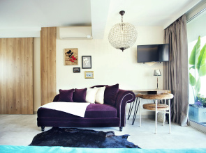 Cabaret Terrace Suite