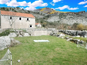 Stone Holiday Home in Brotnice Dalmatia with Outdoor Hot Tub