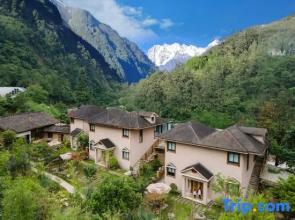 Hailuogou Tongtang·Secret Garden Holiday Villa·Snow Mountain Holiday Villa