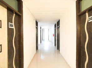 OYO 61722 Rajmahal Residency Hotel