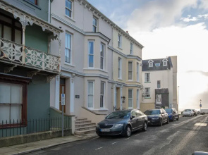 Sherbourne House - Seaside Apartment