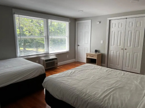 Captains Quarters Motel & Conference Center