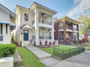 Private Balcony: Spacious, Updated Savannah Apt!