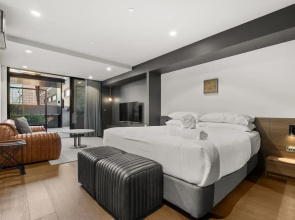 Convenient Braddon Studio With Parking