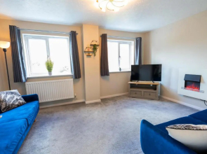 Bright & Modern 4 Bedroom Townhouse
