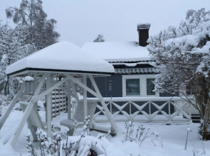 Tilava talo lähellä keskustaa