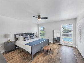 Punta Gorda Isles 2-Bedroom Private Pool Home on Canal with Dock 2 Home