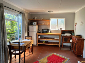 Jasmine Cottage - Cool cottage, hot location