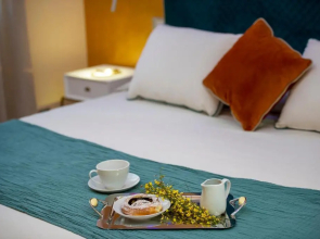 Donna Sofi Holiday House