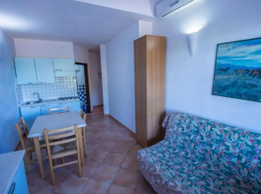 Bilocale con balcone 300 mt dal mare