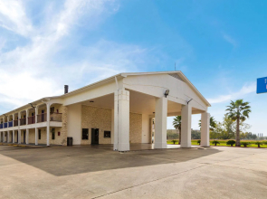 Scottish Inn & Suites