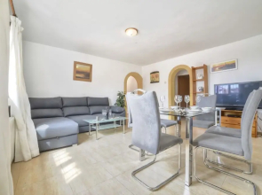 Villa - 6 Bedrooms with Pool - 105026