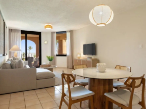 Beachfront Paradise 2BR Crescent Beach Seaside