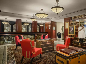 Maxwell Reserve Singapore, Autograph Collection