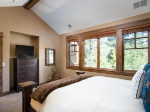Luxury Old Greenwood 3BD Villa - Villa 12. Comes w/ Free Grocery Delivery!