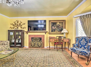 Romantic Pasadena Home w/ Covered Porch!