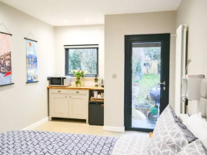 Bright Studio Flat in Oxford
