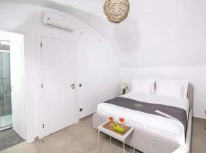 Aegean Melody Suites Santorini Deluxe Suite With Outdoor Private Heated Jacuzzi