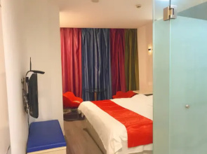 Houshan Xun Hotel (Yiyang Road)(逅山寻酒店（颐阳路店）)