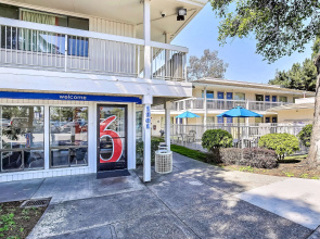 Motel 6 Oakland, CA - Embarcadero