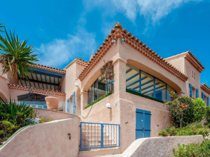Luxurious Villa in Les Issambres with swimming pool and Sauna
