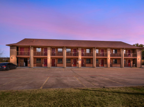 Red Roof Inn & Suites Sulphur Springs