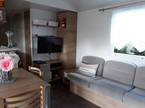 Bungalow With 3 Bedrooms in Les Mathes, Camping Les Charmettes 4 , Wit