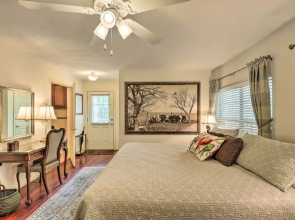 < 1 Mi to Kyle Field: Cozy Studio w/ Outdoor Space