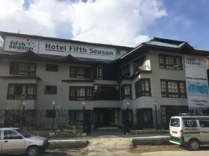 OYO 22456 Hotel Fifth Season