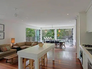 Byron Bay Accom 77 Butler Street, Byron Bay - Lantana Beach House