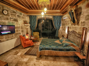 Traveller's Cave Hotel