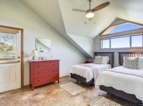 Pine Vista 3 Br Home by RedAwning