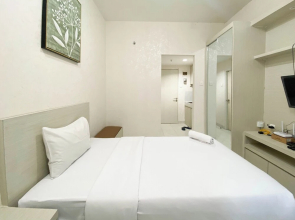 Minimalist And Homey Studio Room At Amartha View Apartment