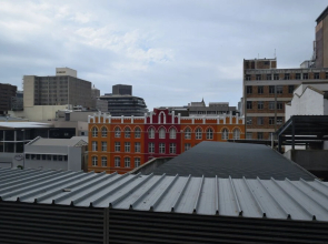 Bright 2 Bedroom Apartment in Cape Town City Centre