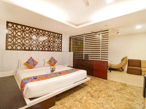 Fabhotel White Klove