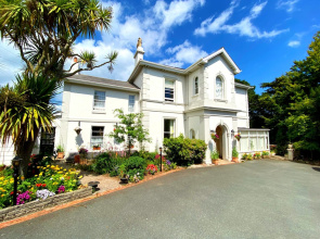 Muntham Deluxe Apartment 3