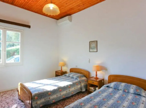 Irena Walk to Beach Sea Views A C Wifi Car Not Required - 244