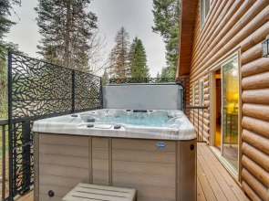 Family-friendly Mccall Cabin w/ Private Hot Tub!