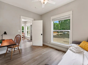 Cozy Chic Home In Downtown Loveland!