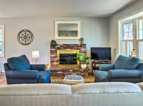 Hen Cove Home w/ Wood Deck - Walk to Beaches!