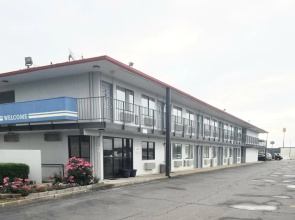 Skyline Inn