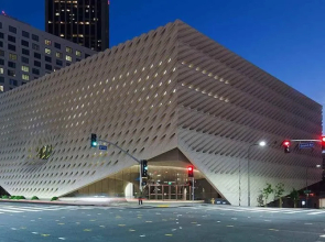 Extravagant Hollywood Cosmo Suites