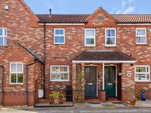St James Court - 2 bed house 10 mins to York Station