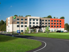 Holiday Inn Express Queensbury - Lake George Area by IHG