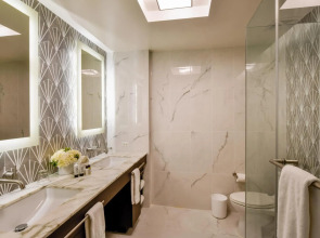 Hotel Breakwater South Beach