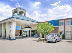Norwood Inn & Suites La Crosse