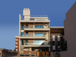 OYO 15800 Jaanie's Residency