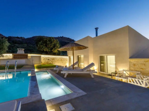 Georgioupoli Villa with heated private pool and BBQ