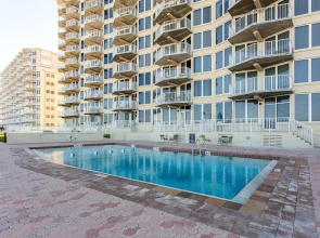 Shores Club 806
