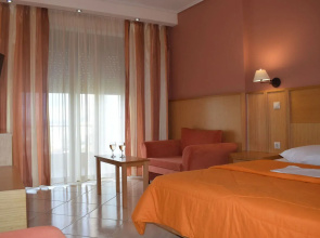 Evia Hotel & Suites